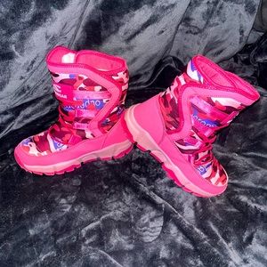 Girls snow boots/Size 2/New